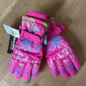3M Thinsulate girls size 6-7 waterproof 40gram snow gloves.  Brand new with tags